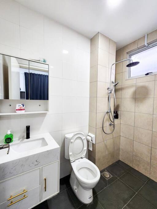 Holiday home Desa Tebrau -- Poolside Paradise - 4br4b - 12pax By Cowidea