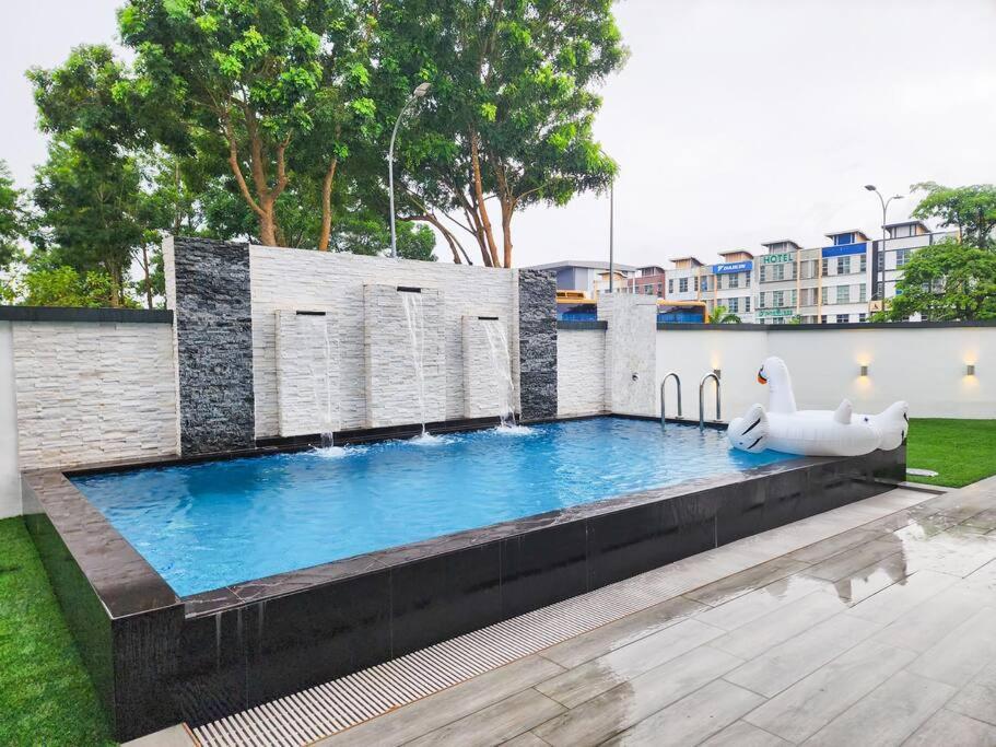 Desa Tebrau -- Poolside Paradise - 4br4b - 12pax By Cowidea Holiday home Johor Bahru