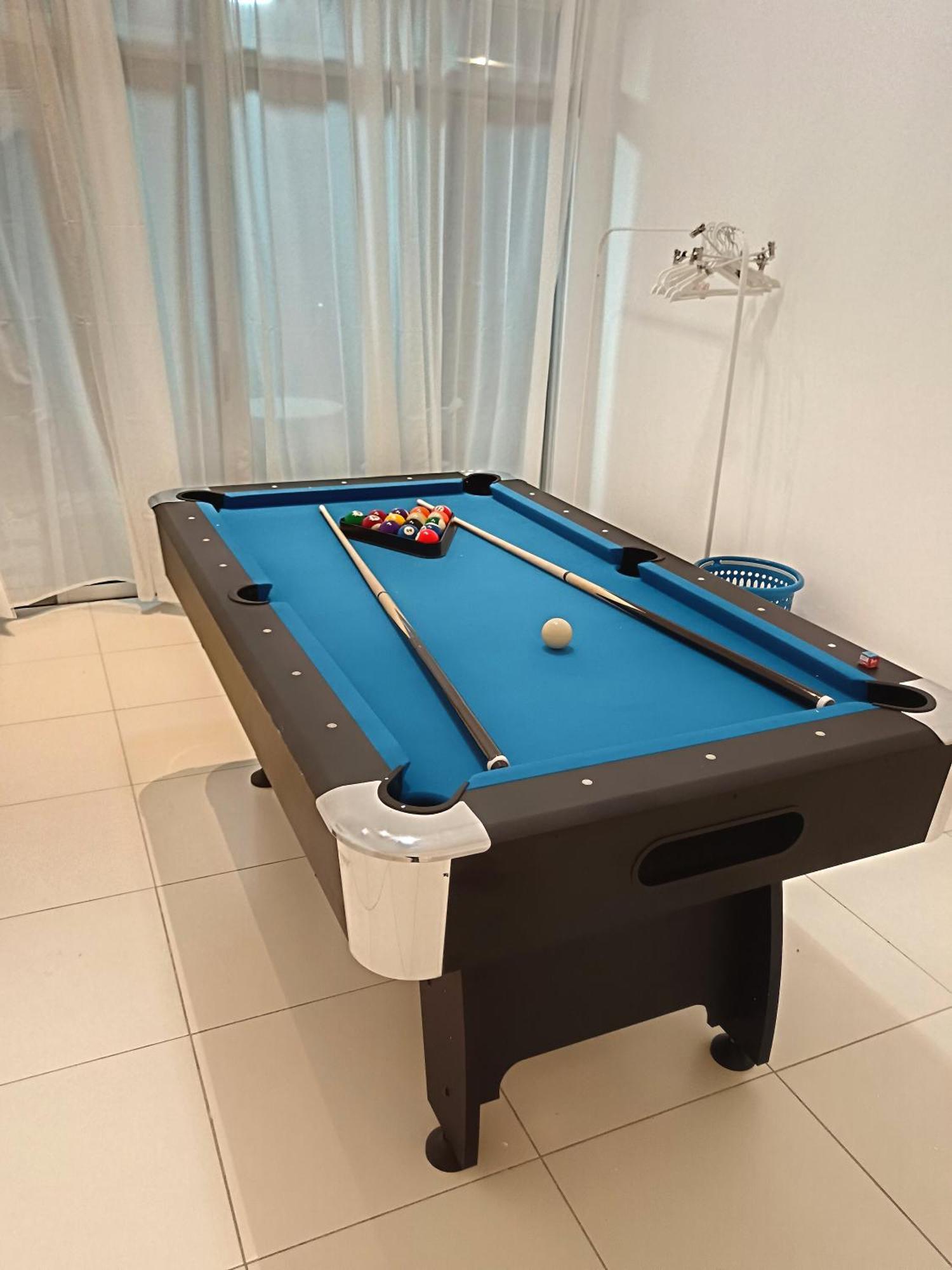 Holiday home Desa Tebrau -- Poolside Paradise - 4br4b - 12pax By Cowidea *